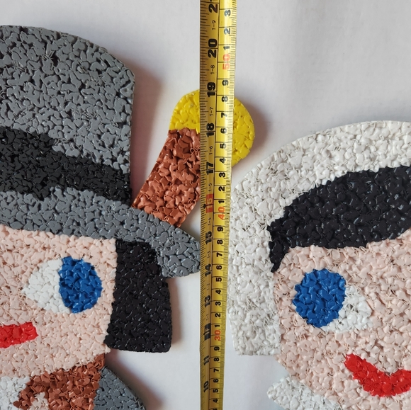 Vintage 1970s Melted Plastic Popcorn Blue Eyed Pilgrim Set Retro - Picture 11 of 17